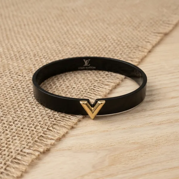 Luxe_Noir_V-Emblem_Bracelet