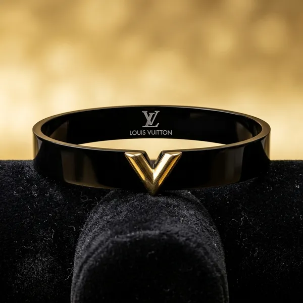 Luxe_Noir_V-Emblem_Bracelet