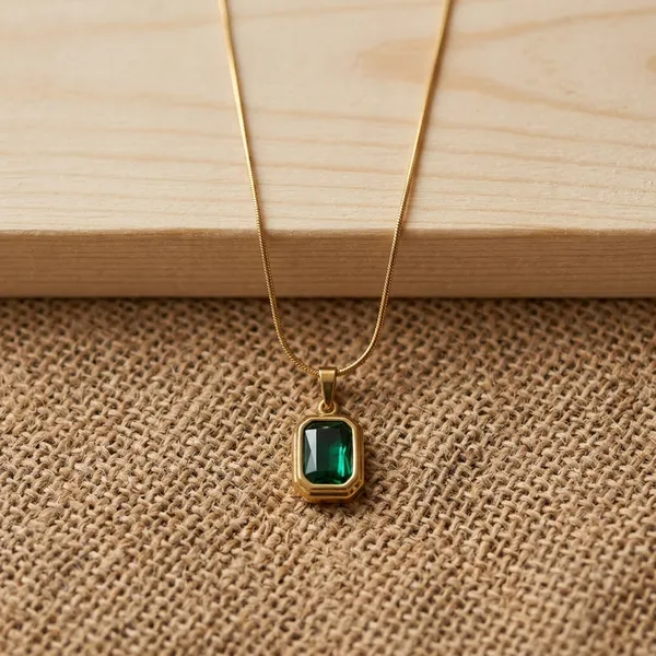 Elegant_Emerald_Green_Rectangle_Pendant_Chain