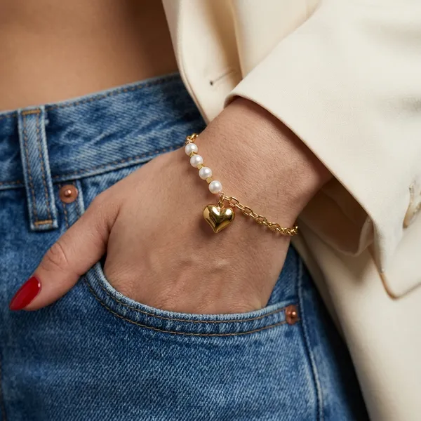 Elegant_Heart_Charm_And_Pearl_Link_Bracelet