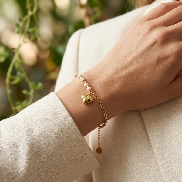 Elegant_Heart_Charm_And_Pearl_Link_Bracelet