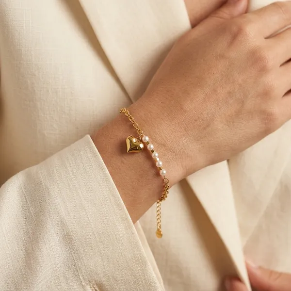 Elegant_Heart_Charm_And_Pearl_Link_Bracelet