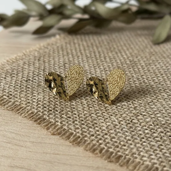 Textured_Golden_Split_Heart_Drop_Earrings