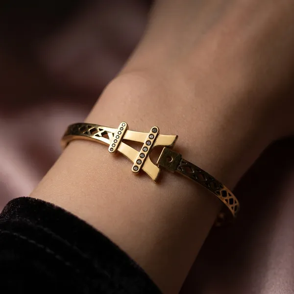 Parisian_Gold_Eiffel_Bangle