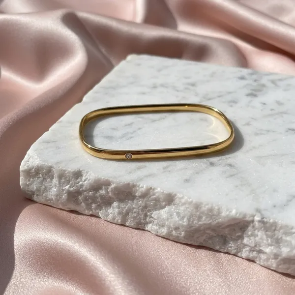 Minimalist_Oval_Gold_Bracelet