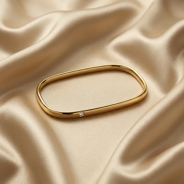Minimalist_Oval_Gold_Bracelet