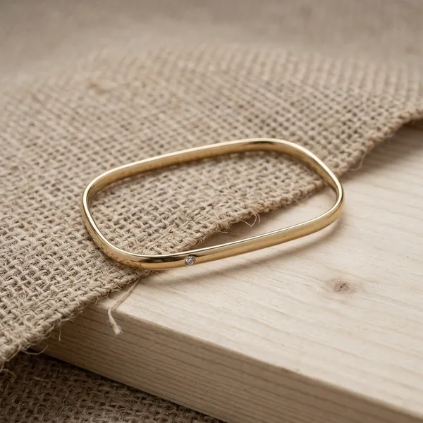 Minimalist_Oval_Gold_Bracelet