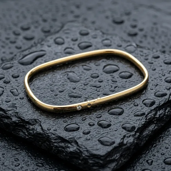 Minimalist_Oval_Gold_Bracelet