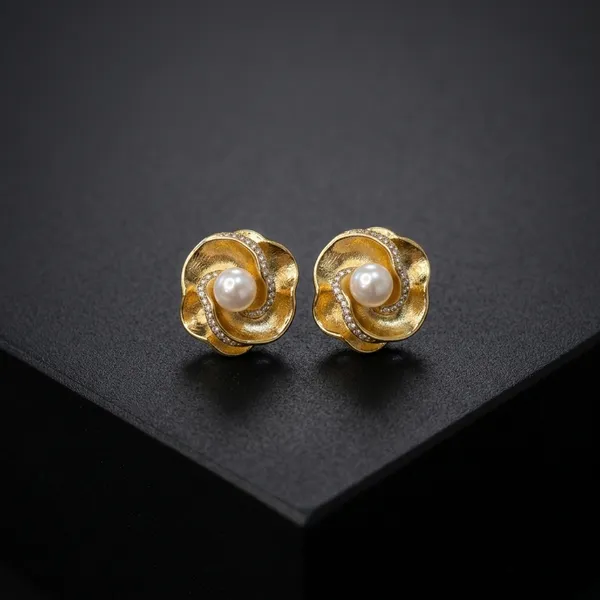 Vintage_Golden_Bloom_Pearl_Stud_Earrings