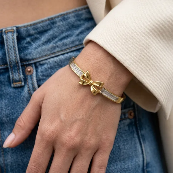 Elegant_Baguette_Bow_Bracelet