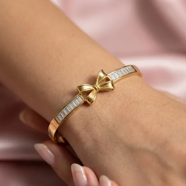 Elegant_Baguette_Bow_Bracelet