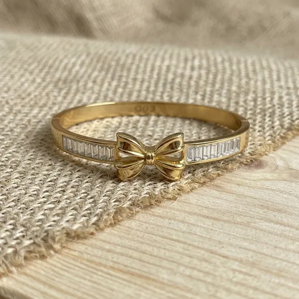 Elegant_Baguette_Bow_Bracelet
