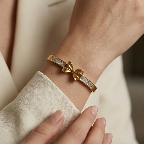 Elegant_Baguette_Bow_Bracelet
