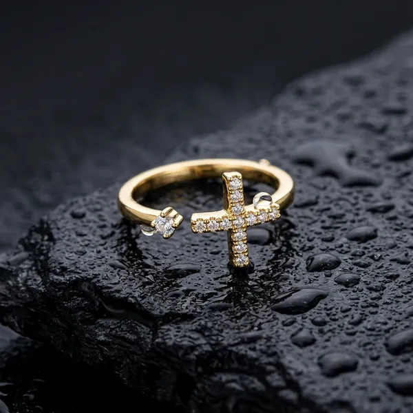 Radiant_Sparkling_Cross_Ring
