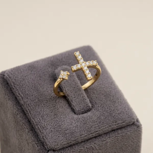 Radiant_Sparkling_Cross_Ring