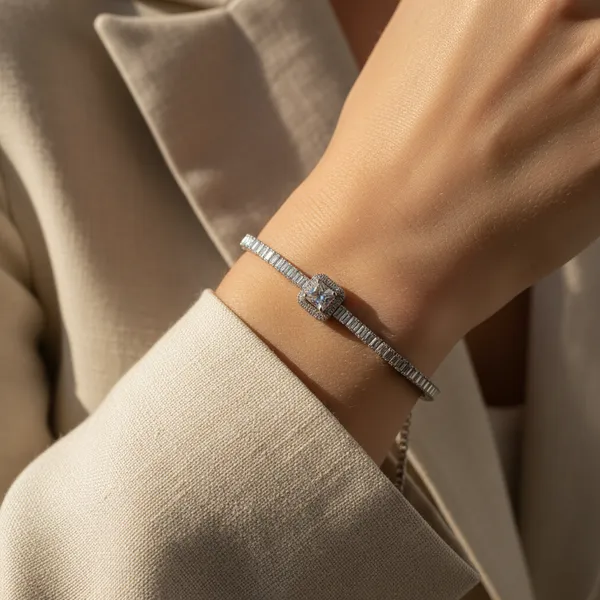 Elegant_Radiant-Cut_Solitaire_Bracelet