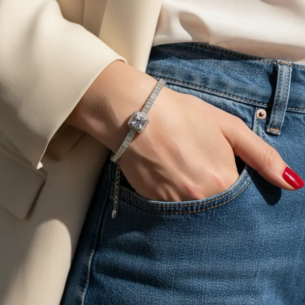 Elegant_Radiant-Cut_Solitaire_Bracelet