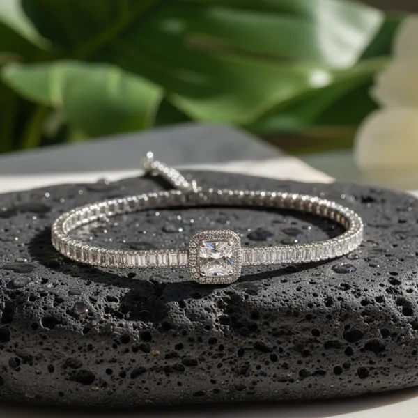 Elegant_Radiant-Cut_Solitaire_Bracelet
