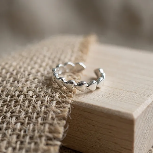 Dainty_Silver_Heart_Ring