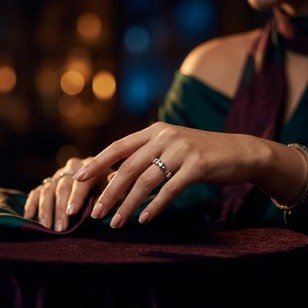 Dainty_Silver_Heart_Ring