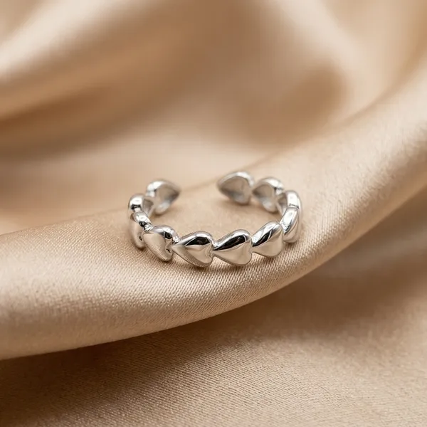 Dainty_Silver_Heart_Ring