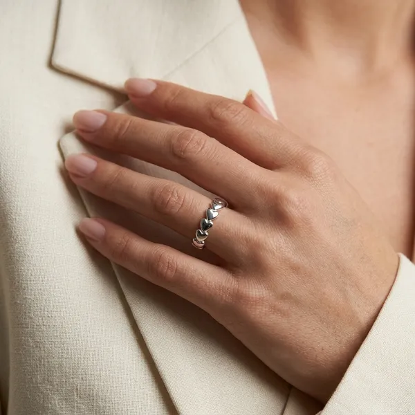 Dainty_Silver_Heart_Ring