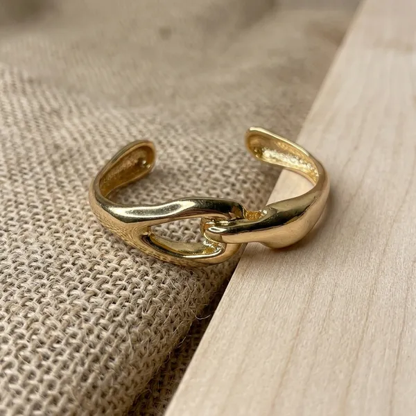 Bold_Sculptural_Gold_Cuff_Bracelet