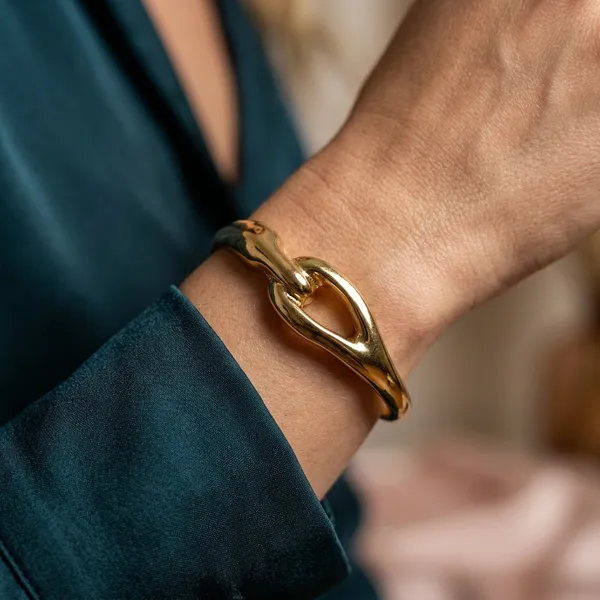 Bold_Sculptural_Gold_Cuff_Bracelet