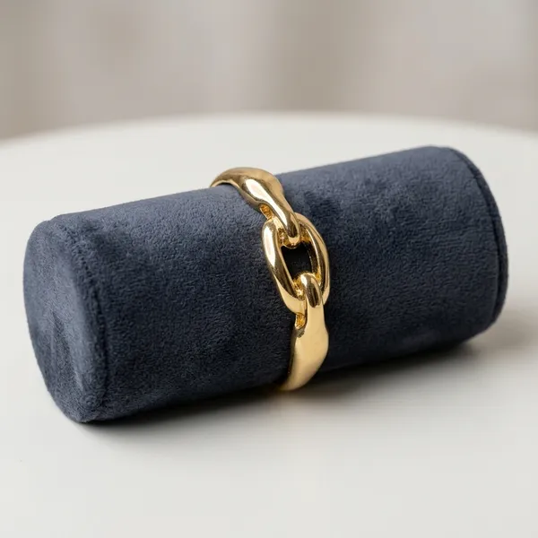 Bold_Sculptural_Gold_Cuff_Bracelet