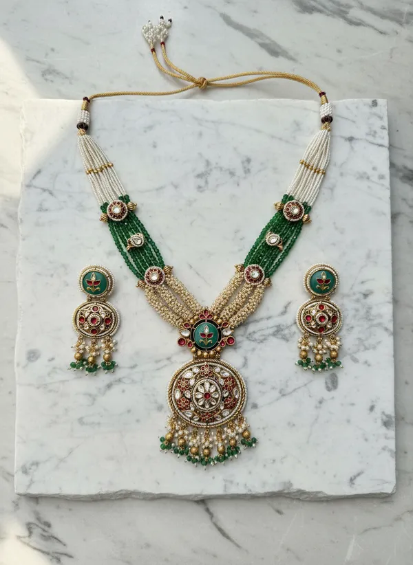 Indian_Set_Regal_Kundan_And_Emerald-Green_Bead_Long_Necklace_Set