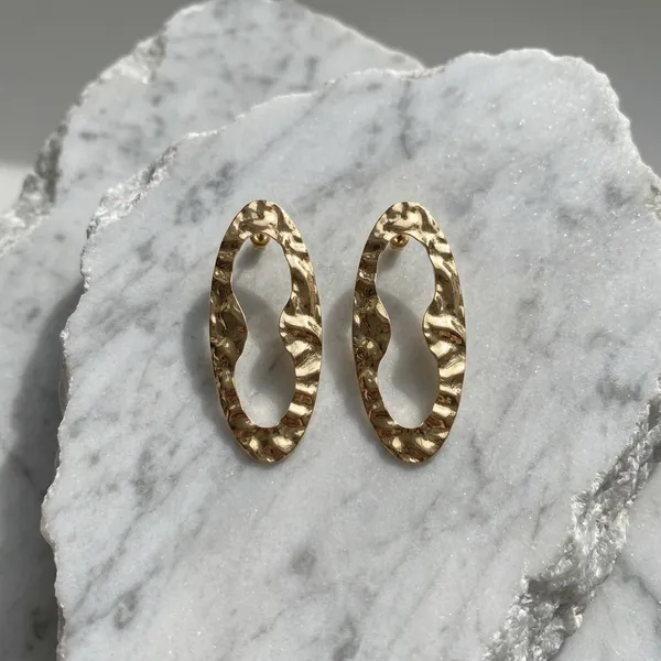 Hammered_Gold_Oval_Earrings