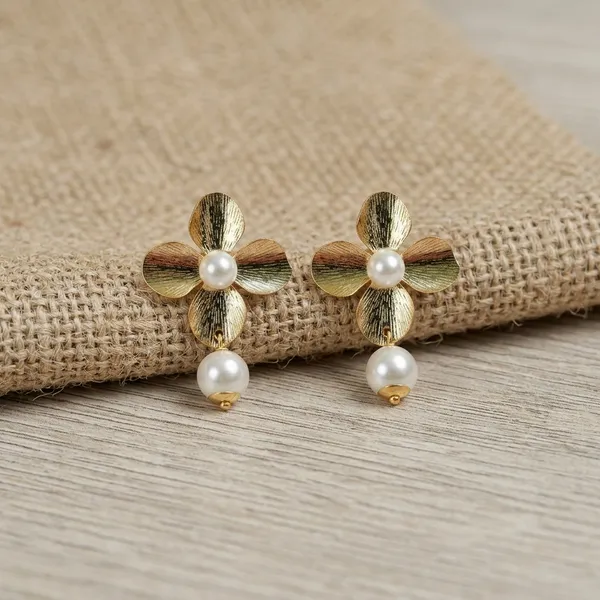 Elegant_Golden_Pearl_Flower_Earrings