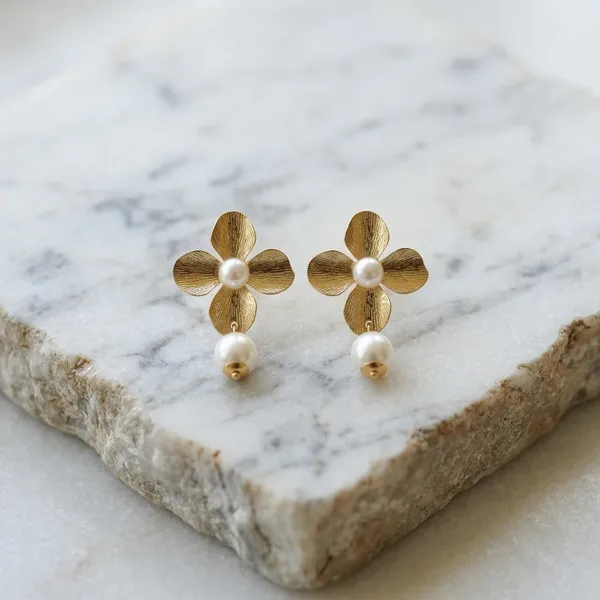Elegant_Golden_Pearl_Flower_Earrings