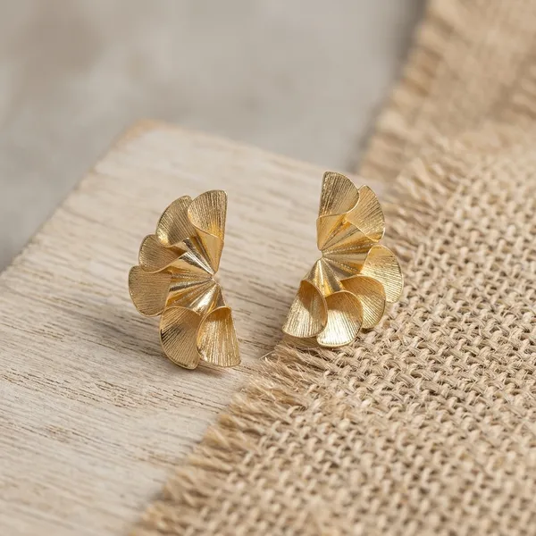 Golden_Radiance_Fan_Earrings
