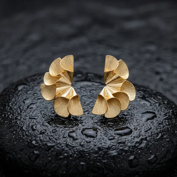 Golden_Radiance_Fan_Earrings