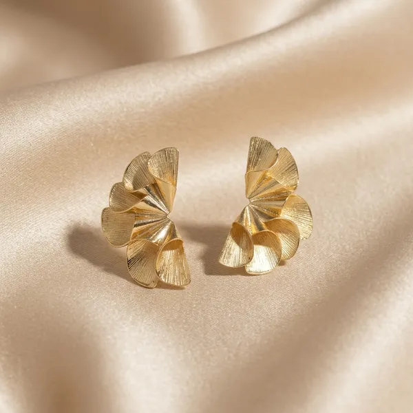 Golden_Radiance_Fan_Earrings