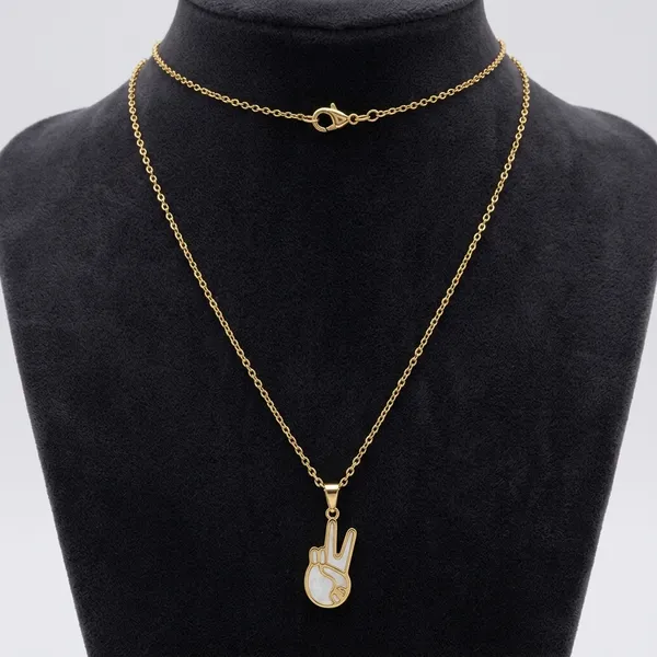 Minimalist_Gold_Peace_Hand_Pendant_Chain