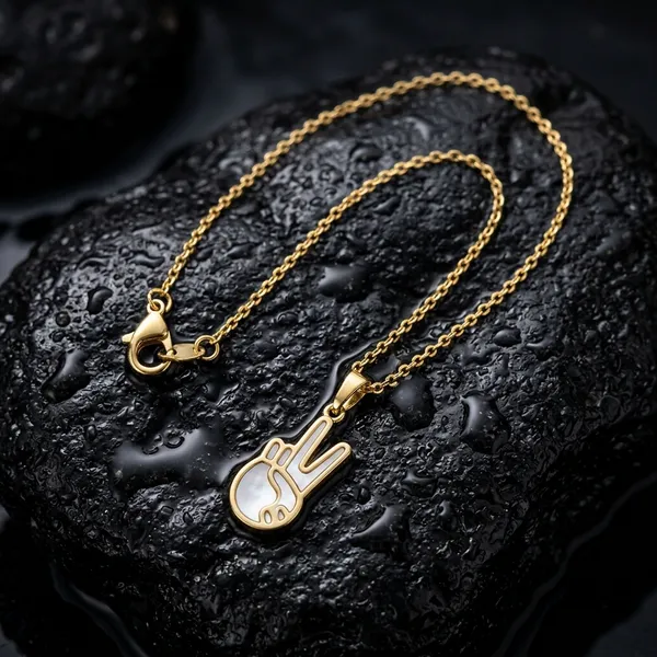 Minimalist_Gold_Peace_Hand_Pendant_Chain