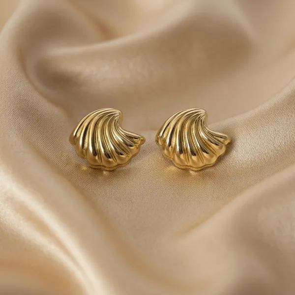 Vintage-Inspired_Golden_Scallop_Shell_Stud_Earrings