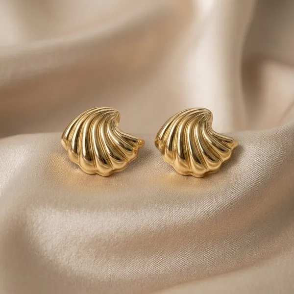 Vintage-Inspired_Golden_Scallop_Shell_Stud_Earrings