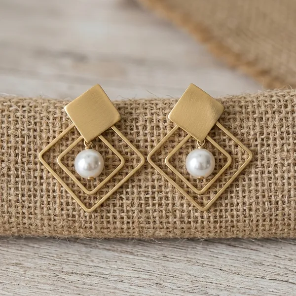 Geometric_Gold-Plated_Square_Pearl_Drop_Earrings