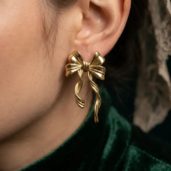 Elegant_Gold_Ribbon_Bow_Drop_Earrings