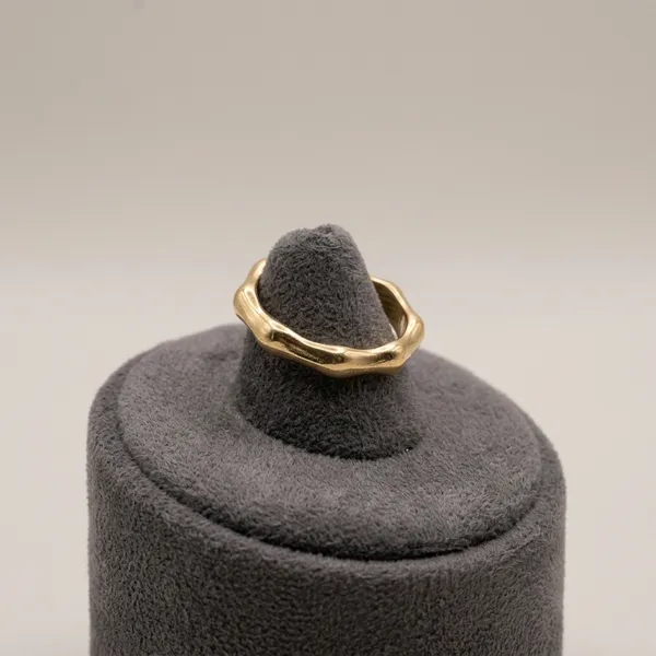 Molten_Gold_Textured_Ring