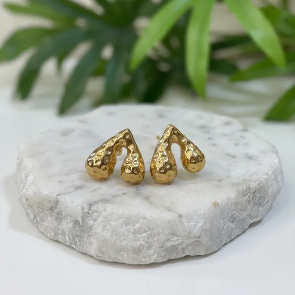 Artisanal_Hammered_Gold_Organic_Earrings