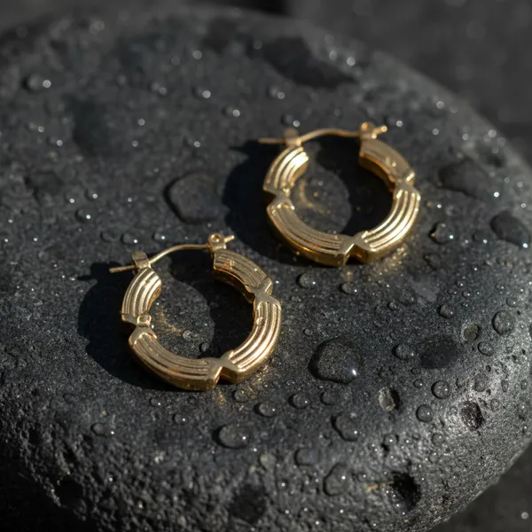 Vintage_Ribbed_Gold-Toned_Hoop_Earrings