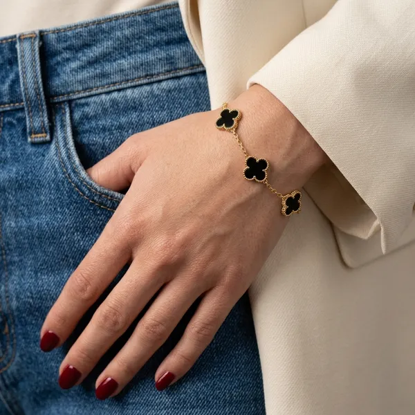 Midnight_Clover_Gold_Bracelet