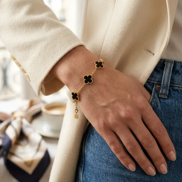 Midnight_Clover_Gold_Bracelet