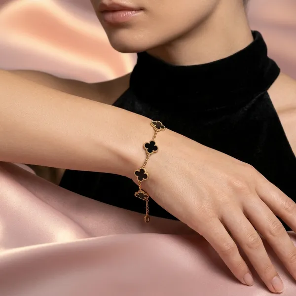 Midnight_Clover_Gold_Bracelet