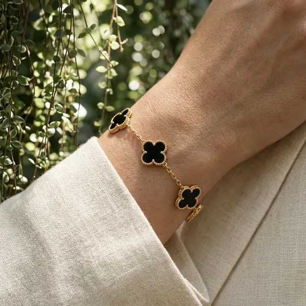 Midnight_Clover_Gold_Bracelet