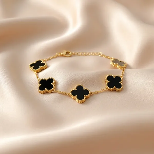 Midnight_Clover_Gold_Bracelet